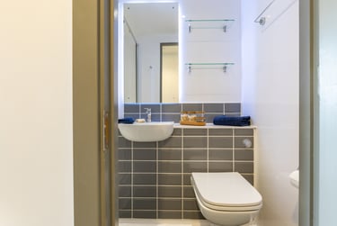 Premium En Suite - Image 7